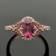 R580 Acanthe rose gold ring features a ruby
