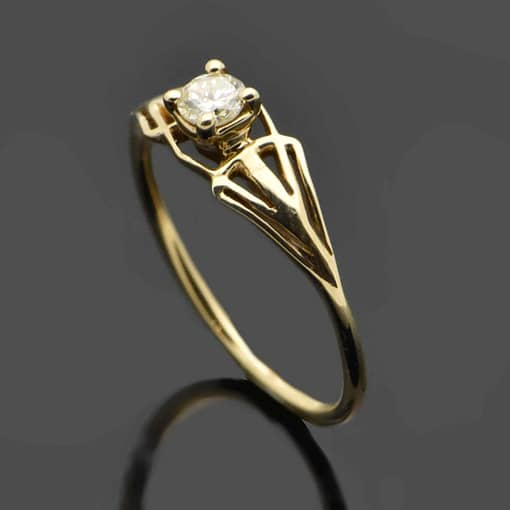R452 Luxor Gold ring with Diamond center stone