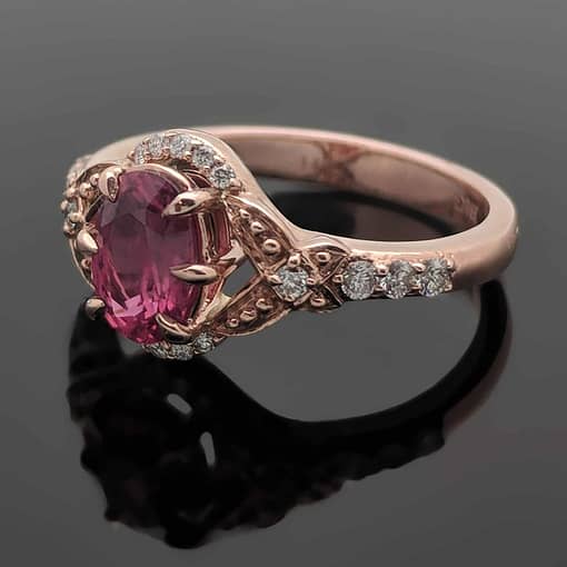 R580 Acanthe rose gold ring features a ruby side view