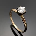 R956 Grus yellow gold ring with a round cut diamond side top view
