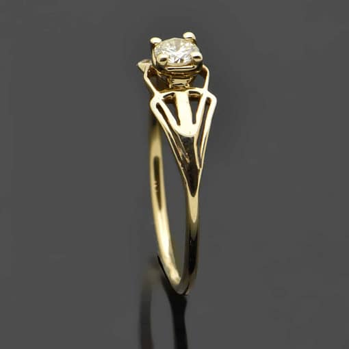 R452 Luxor Gold ring with Diamond center stone side top view